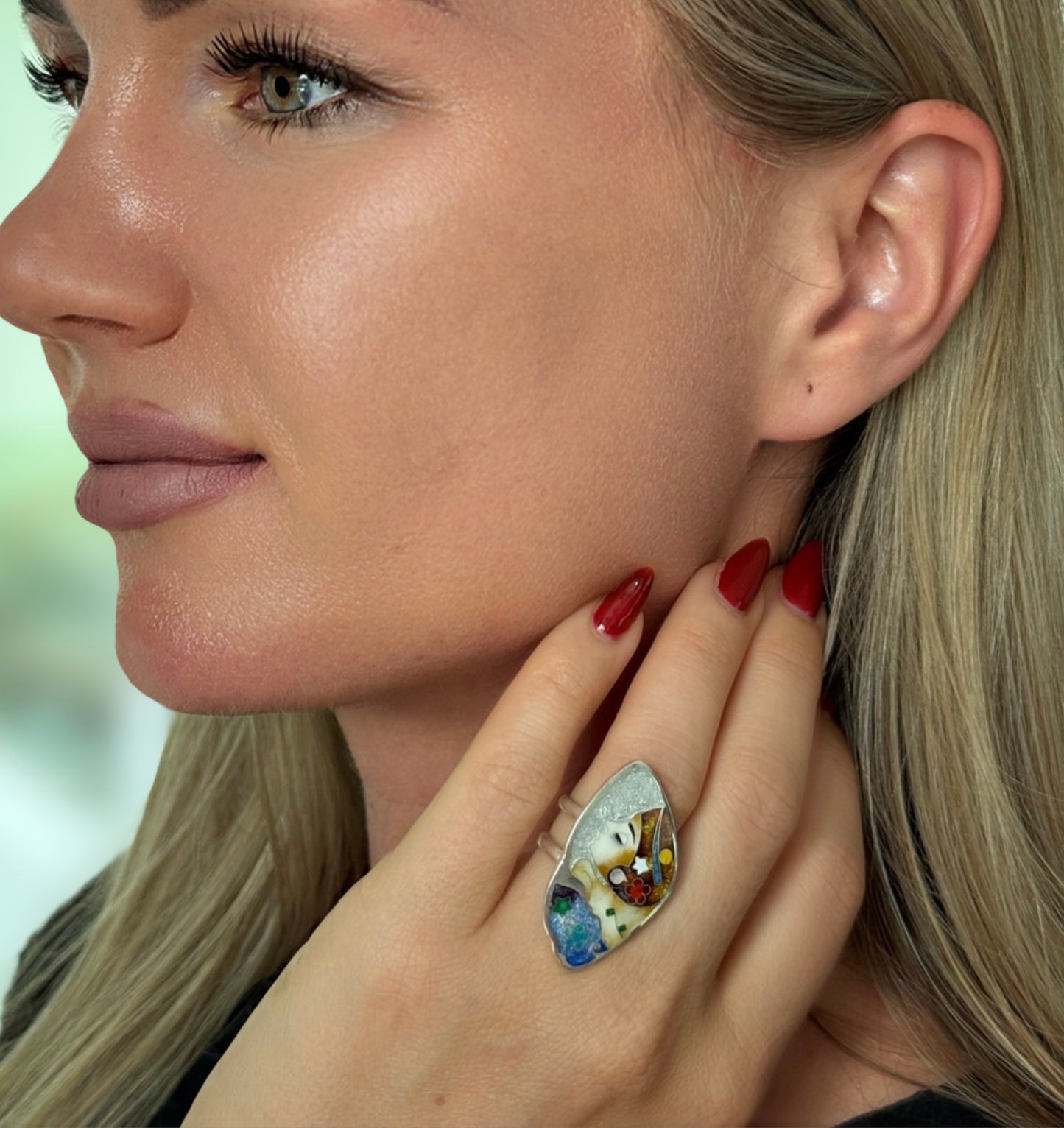 Ring “Woman with Flowers”