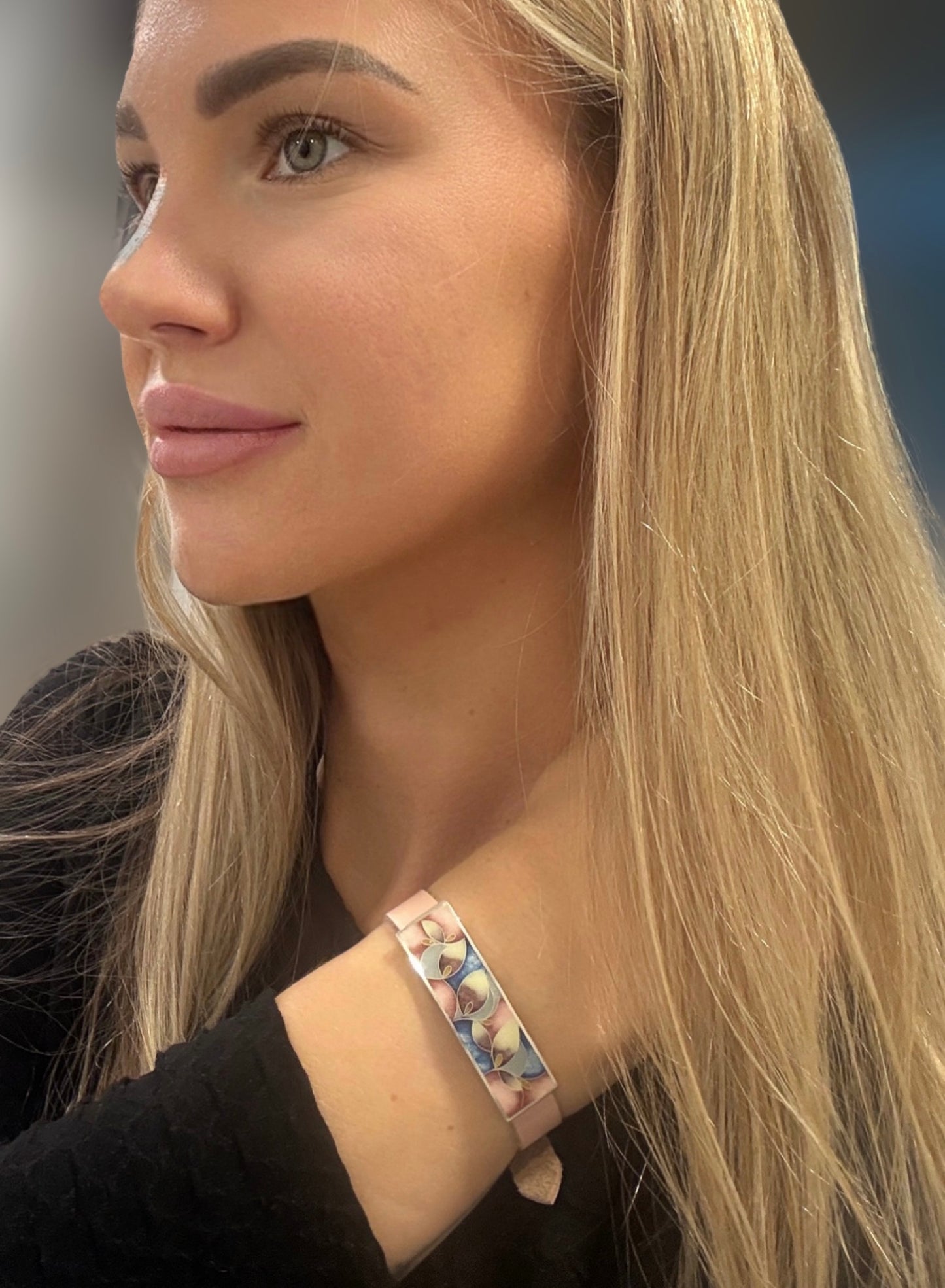 Браслет «Пастельные цветы» — серебро и эмаль Минанкари.