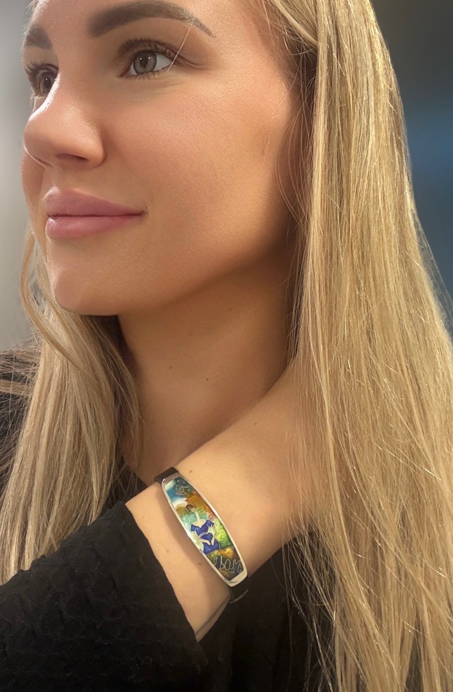 Браслет «Материнство Модильяни» — эмаль Минанкари и серебро.