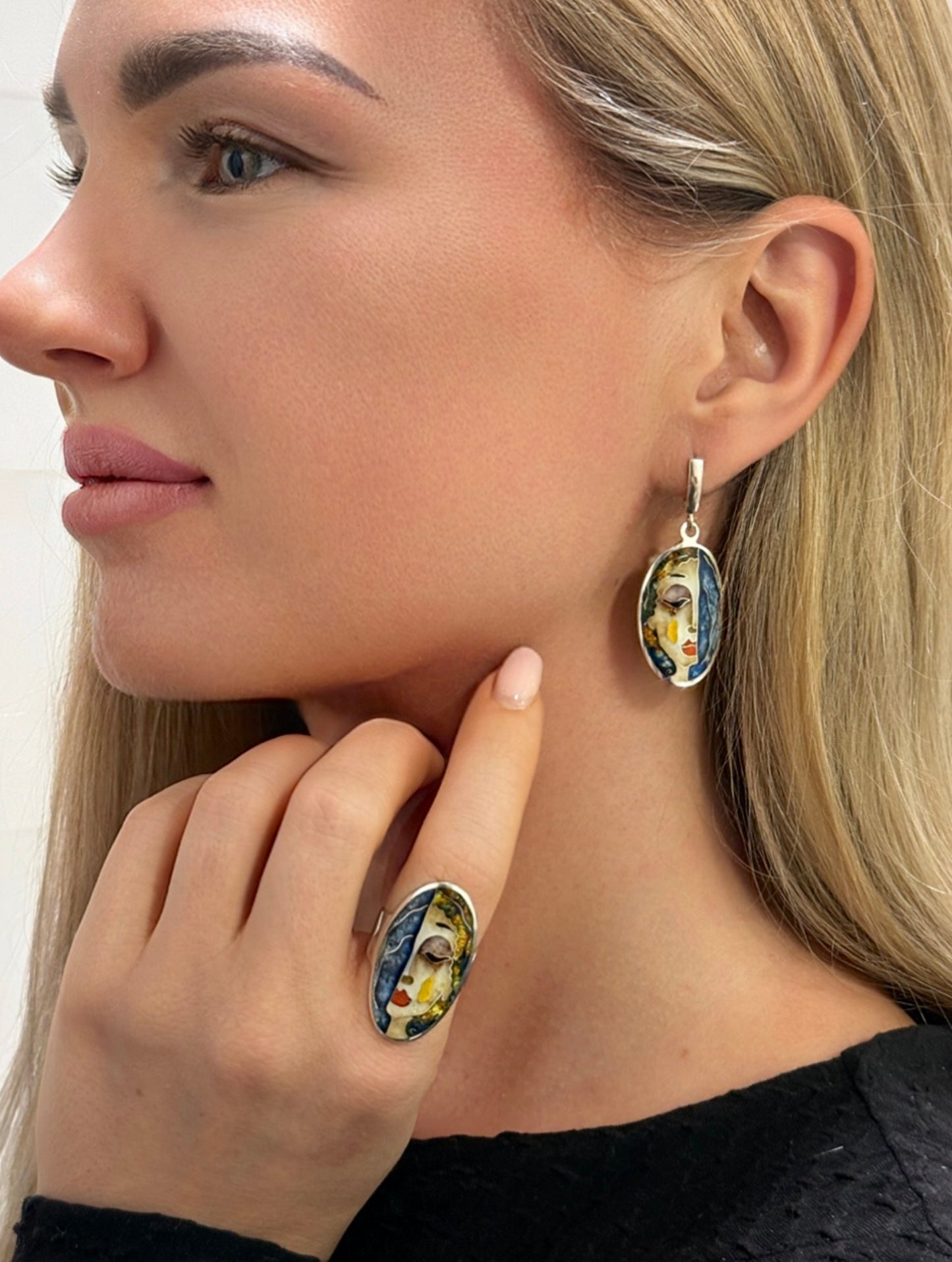 Ювелирные украшения «Золотые слезы» — Минанкари, серебро и эмаль.