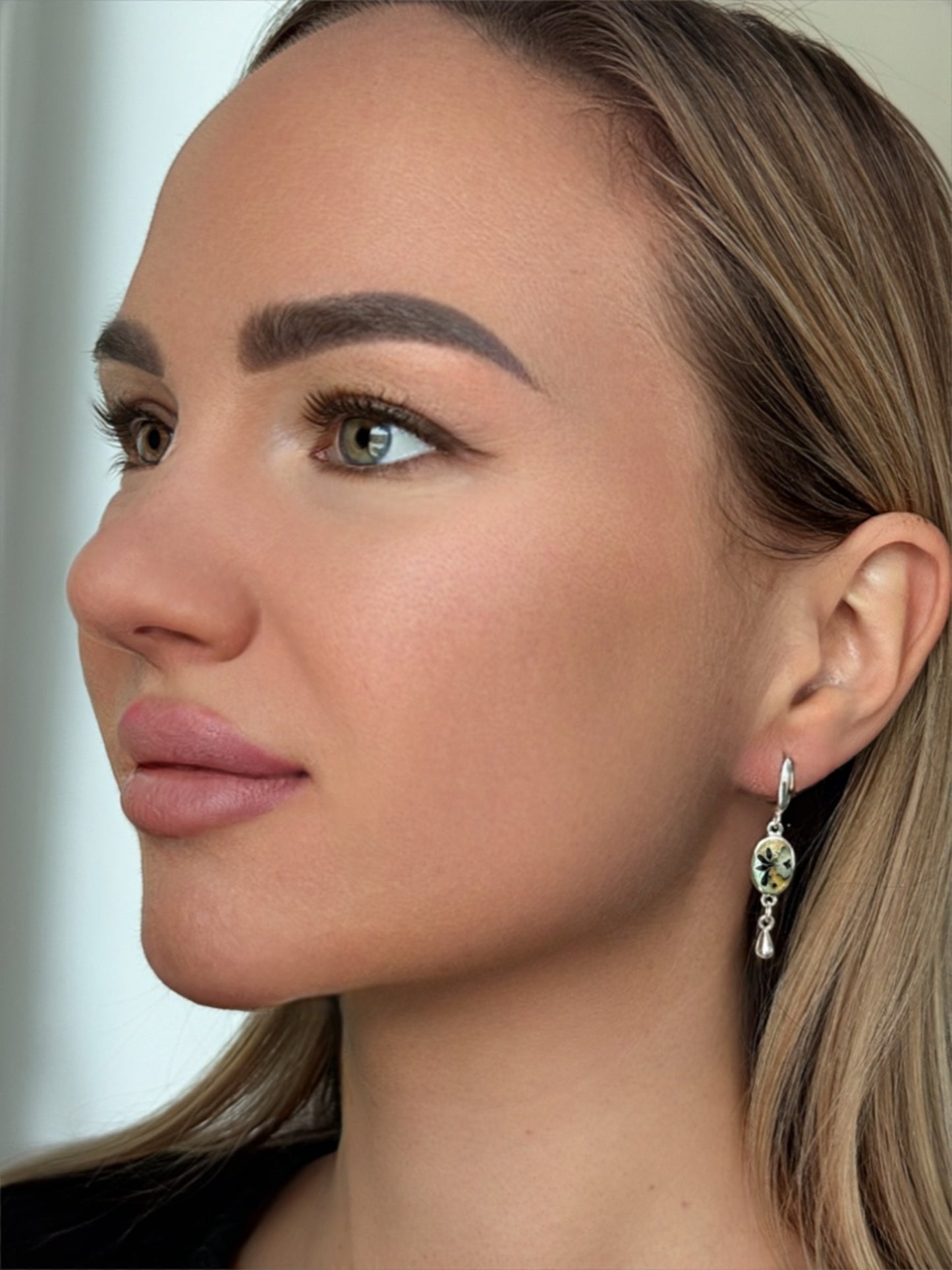 Kõrvarõngad “Roheline õis” – Minanqari hõbe ja email