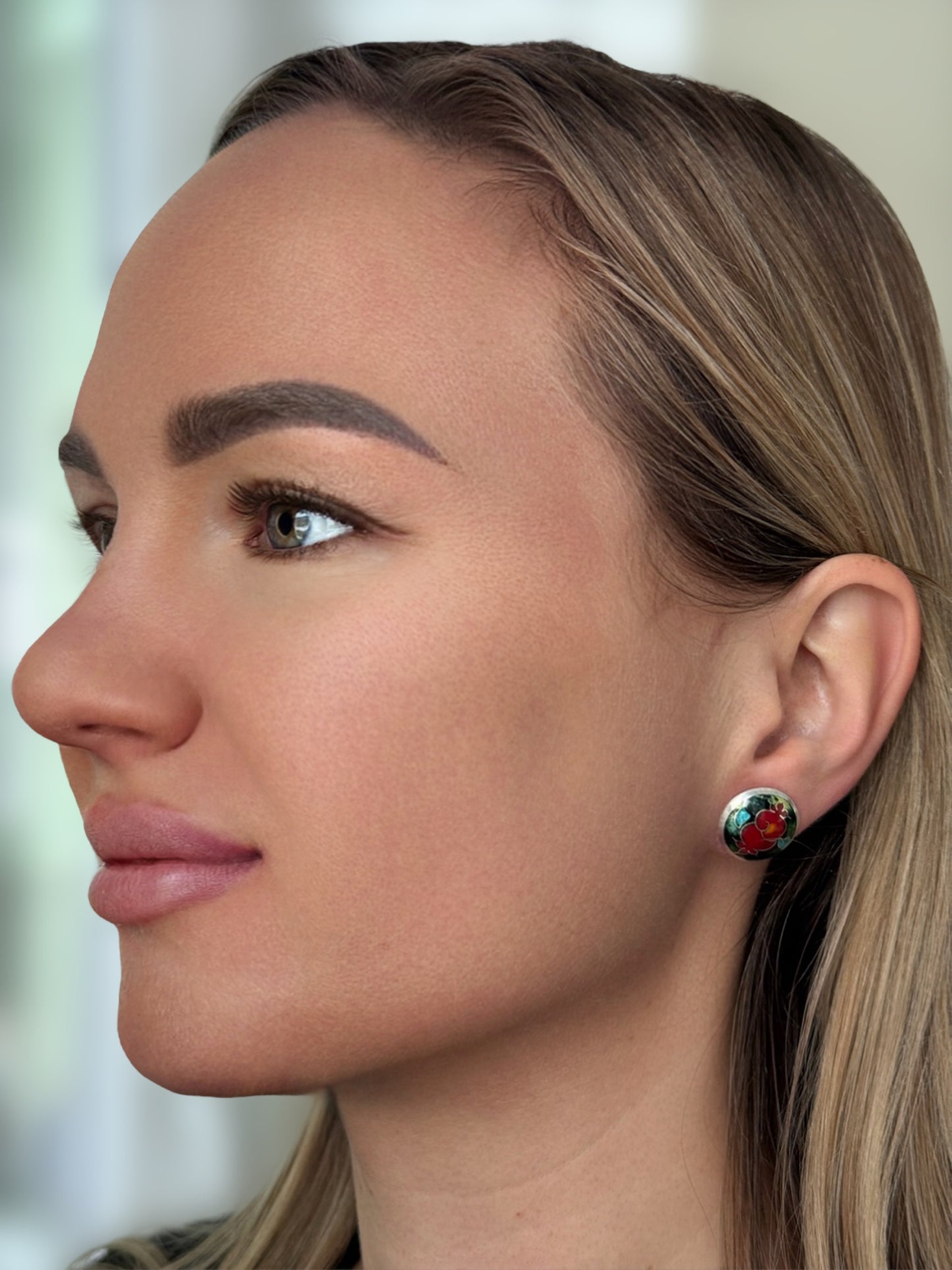 Kõrvarõngad "Granaatõunaga cloisonné kõrvarõngad" – käsitööna valminud emailiga