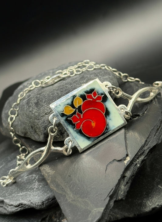 Браслет «Красный гранат» — Минанкари, серебро и эмаль.