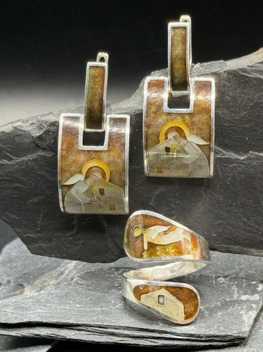 Комплект из сережек и кольца «Священная тишина» — серебро и эмаль в стиле Минанкари.