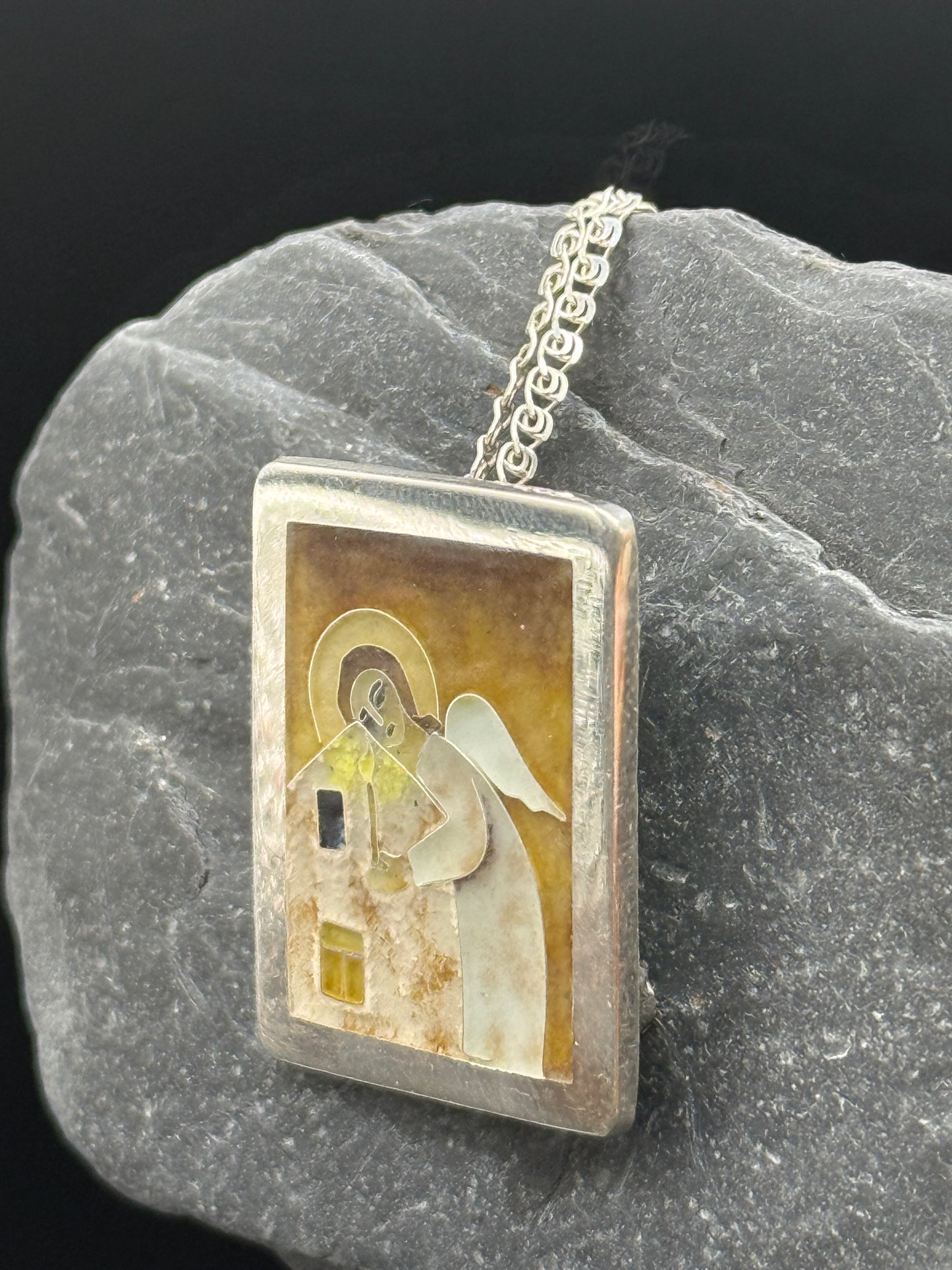 Ripats „Püha vaikus“ – Minanqari hõbe ja email