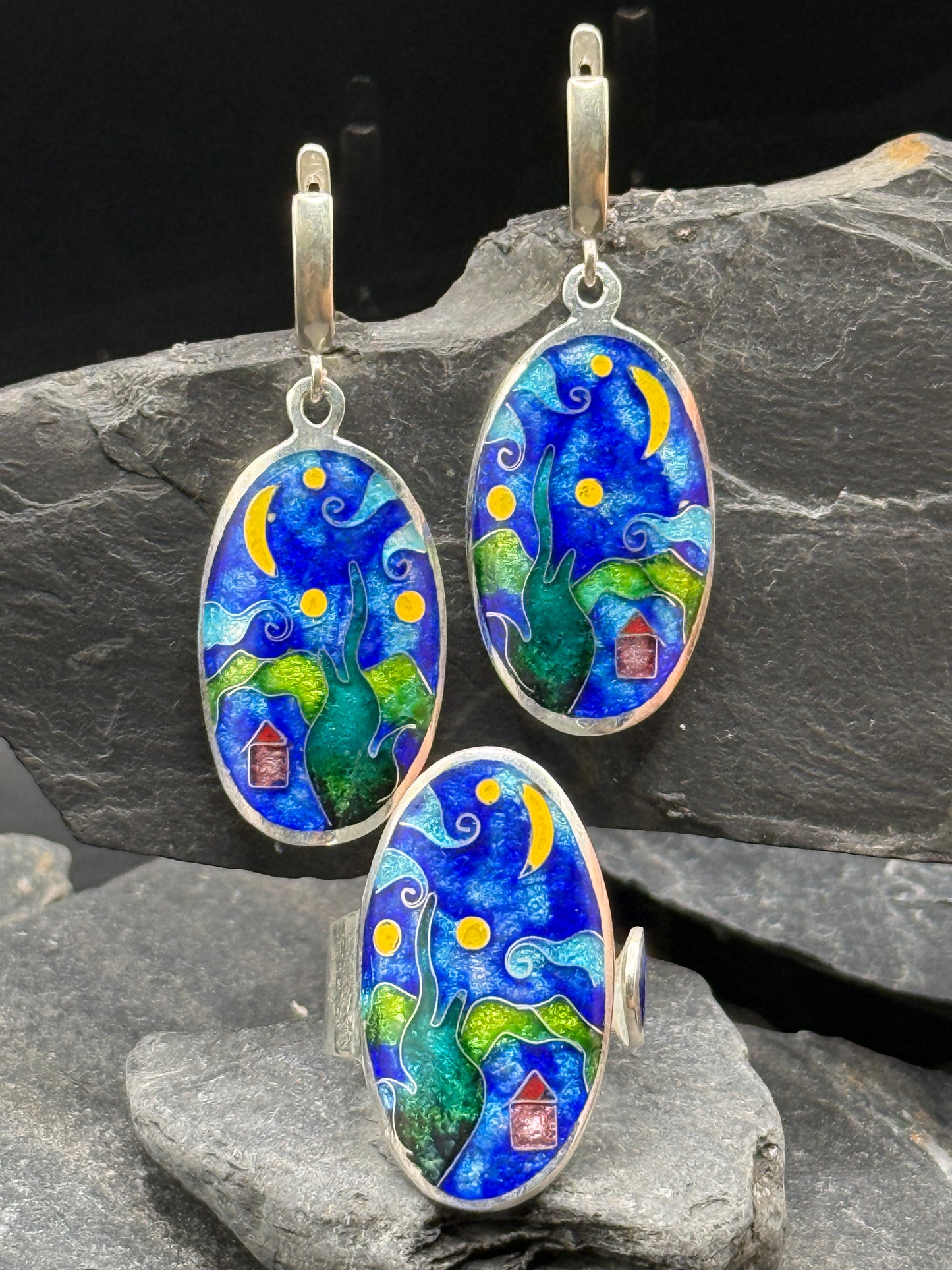 Ювелирные украшения «Золотая звездная ночь» – Минанкари, серебро и эмаль.