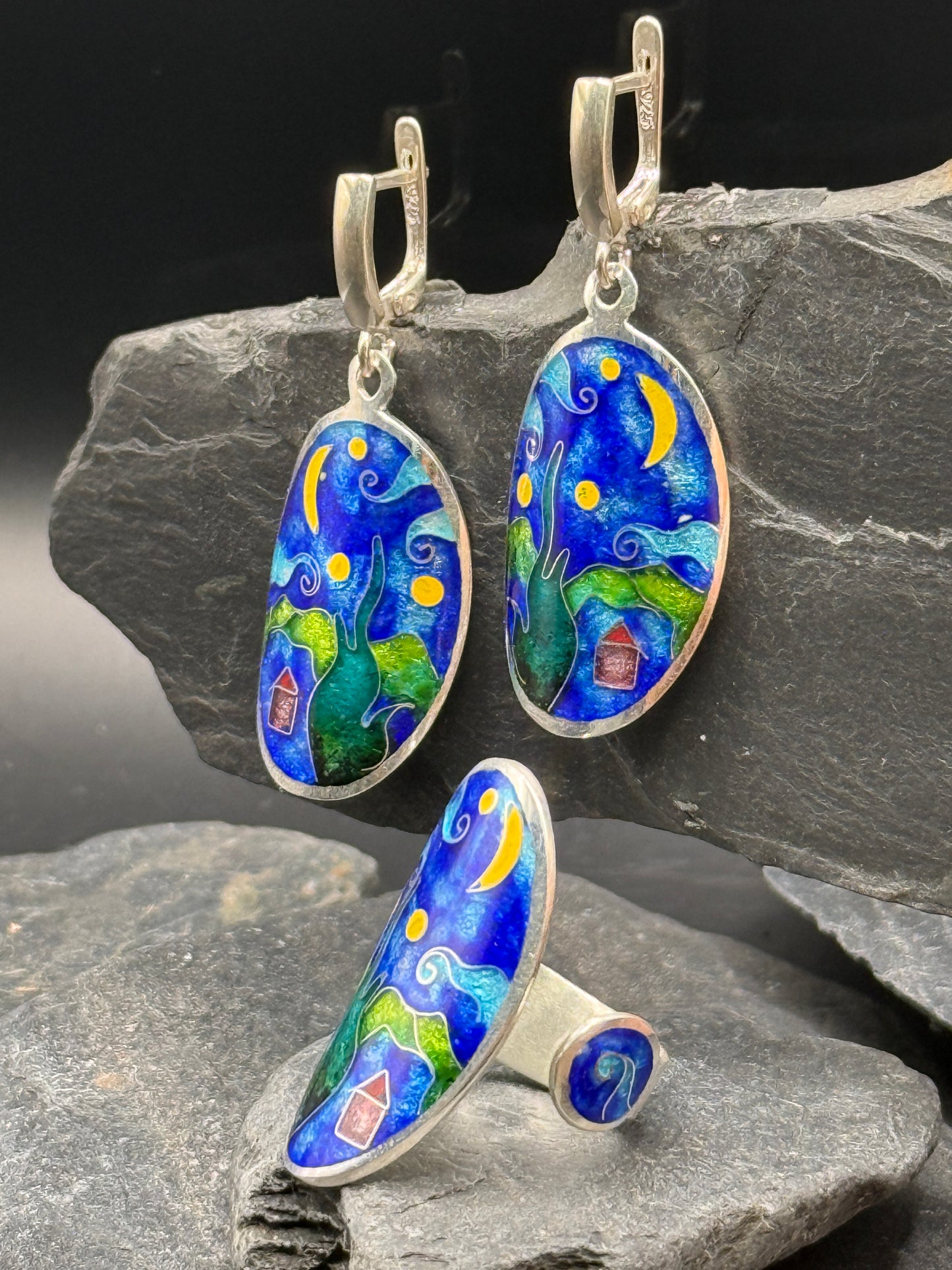 Ювелирные украшения «Золотая звездная ночь» – Минанкари, серебро и эмаль.