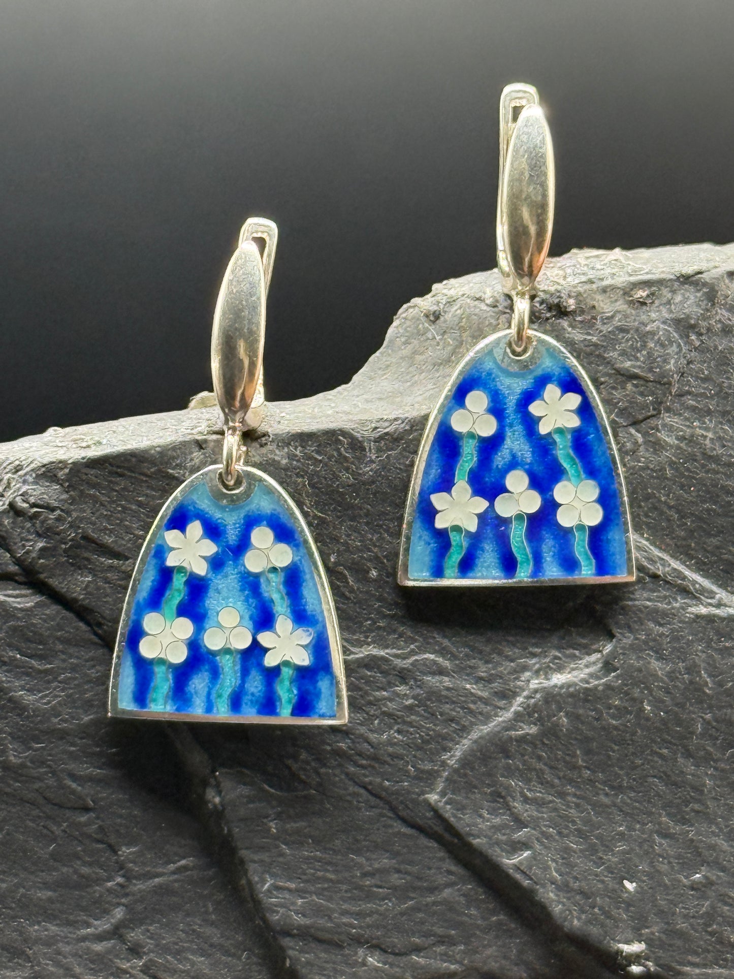 Kõrvarõngad “Sinine aed” – Minanqari hõbe ja email