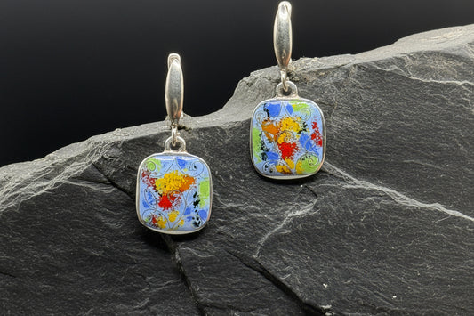 Kõrvarõngad “Värvivoog” – Minanqari hõbe ja email