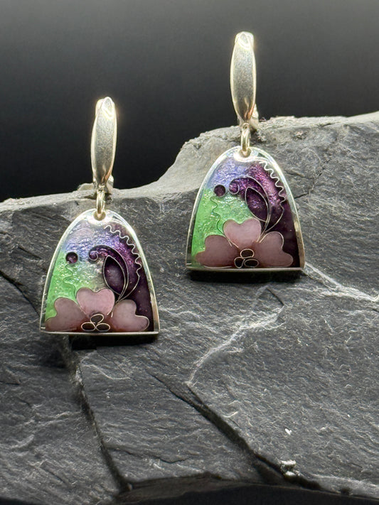 Kõrvarõngad “Violetne niit” – Minanqari hõbe ja email