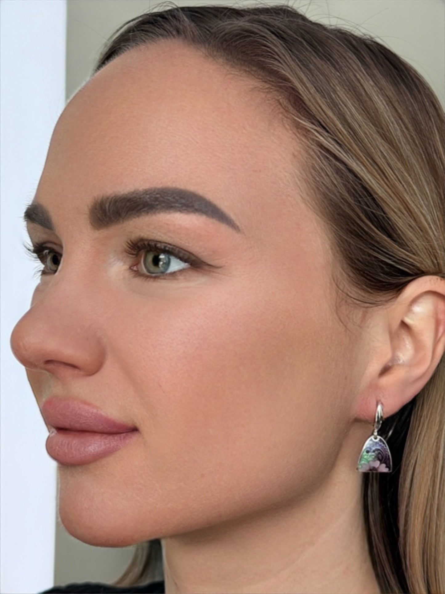 Kõrvarõngad “Violetne niit” – Minanqari hõbe ja email