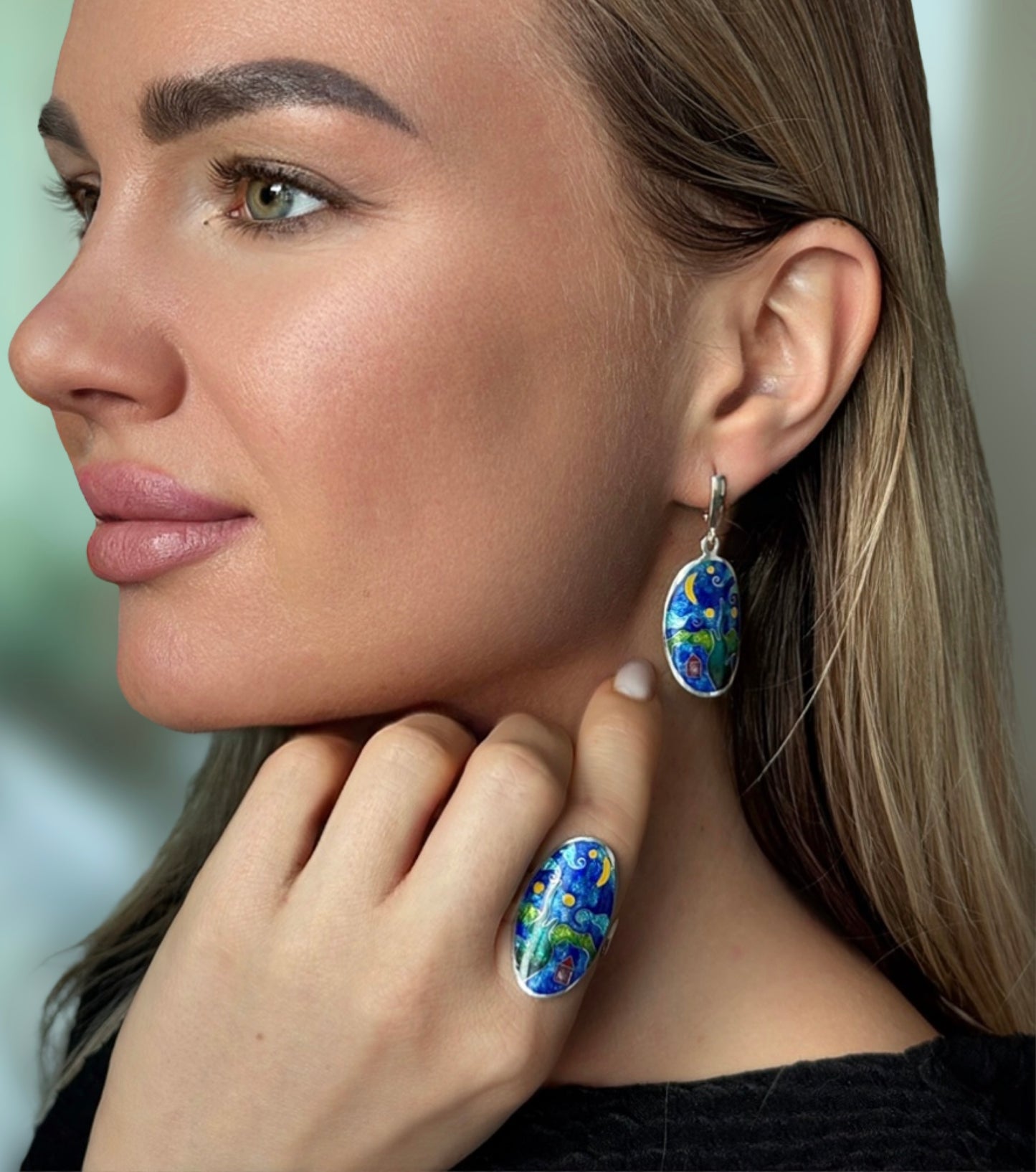 Ювелирные украшения «Золотая звездная ночь» – Минанкари, серебро и эмаль.