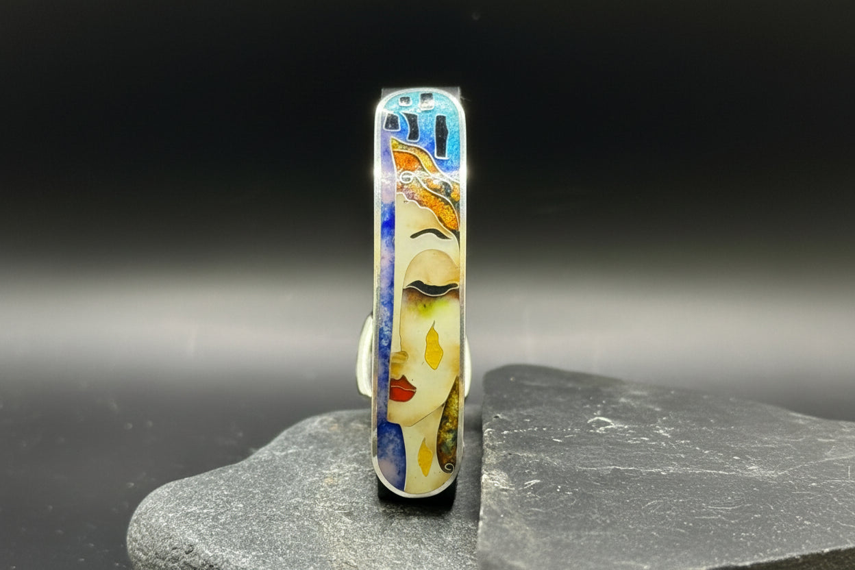 Käevõru „Kuldsed pisarad“ – hõbedane ja emailitud kunstimotiiv