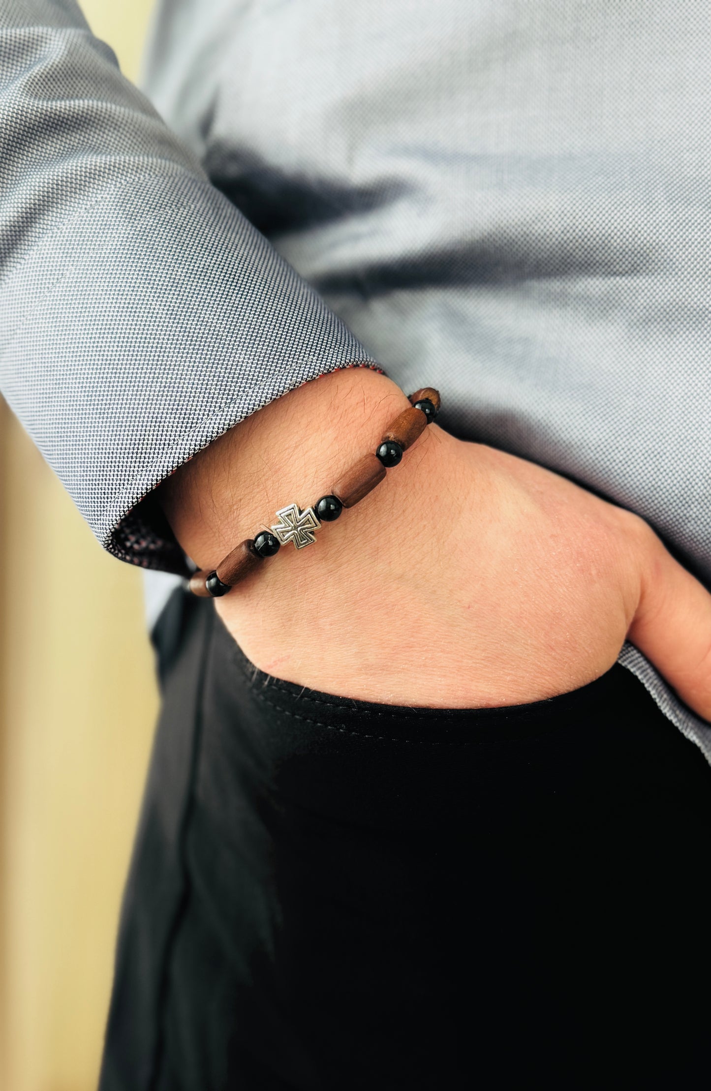 Gisheri & Wood Bracelet with Cross – Natural Protection