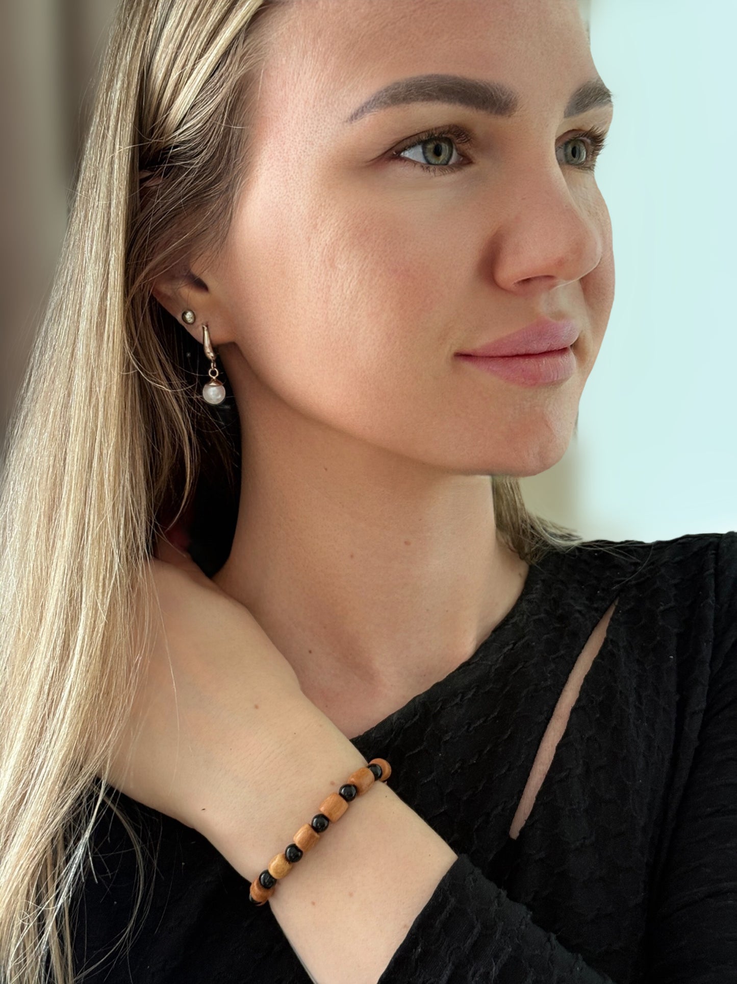 Gisheri & Wood Bracelet with Cross – Natural Protection